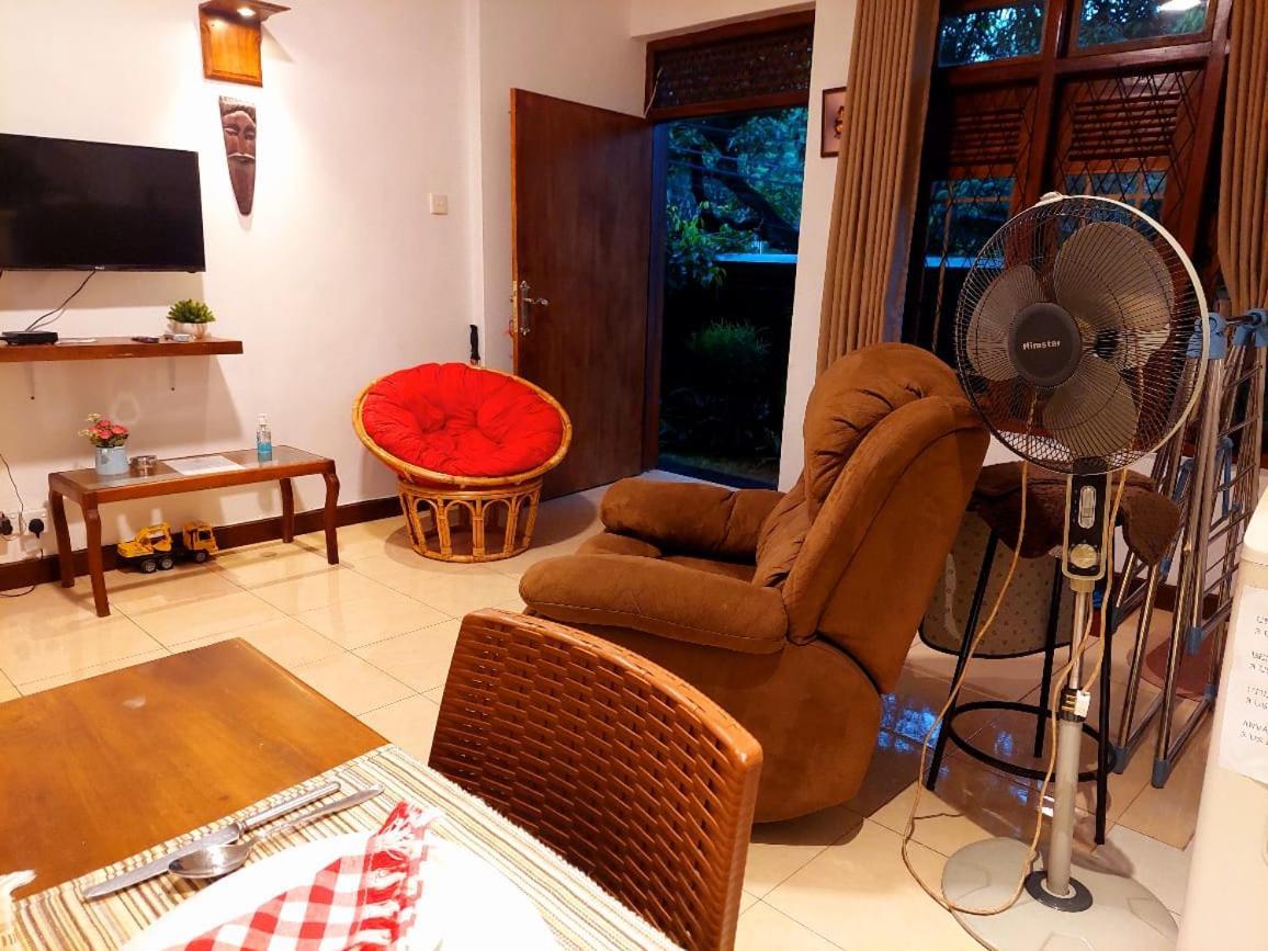 Golden Villa Kandy - "Free Pickup From Kandy " Exterior photo